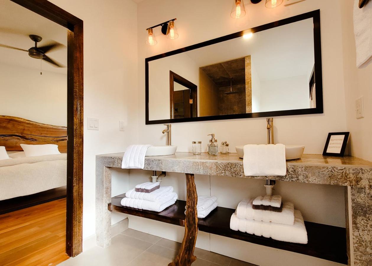 Yumas Riverfront Lodge San Ignacio Bagian luar foto