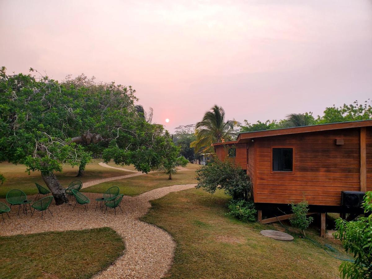 Yumas Riverfront Lodge San Ignacio Bagian luar foto