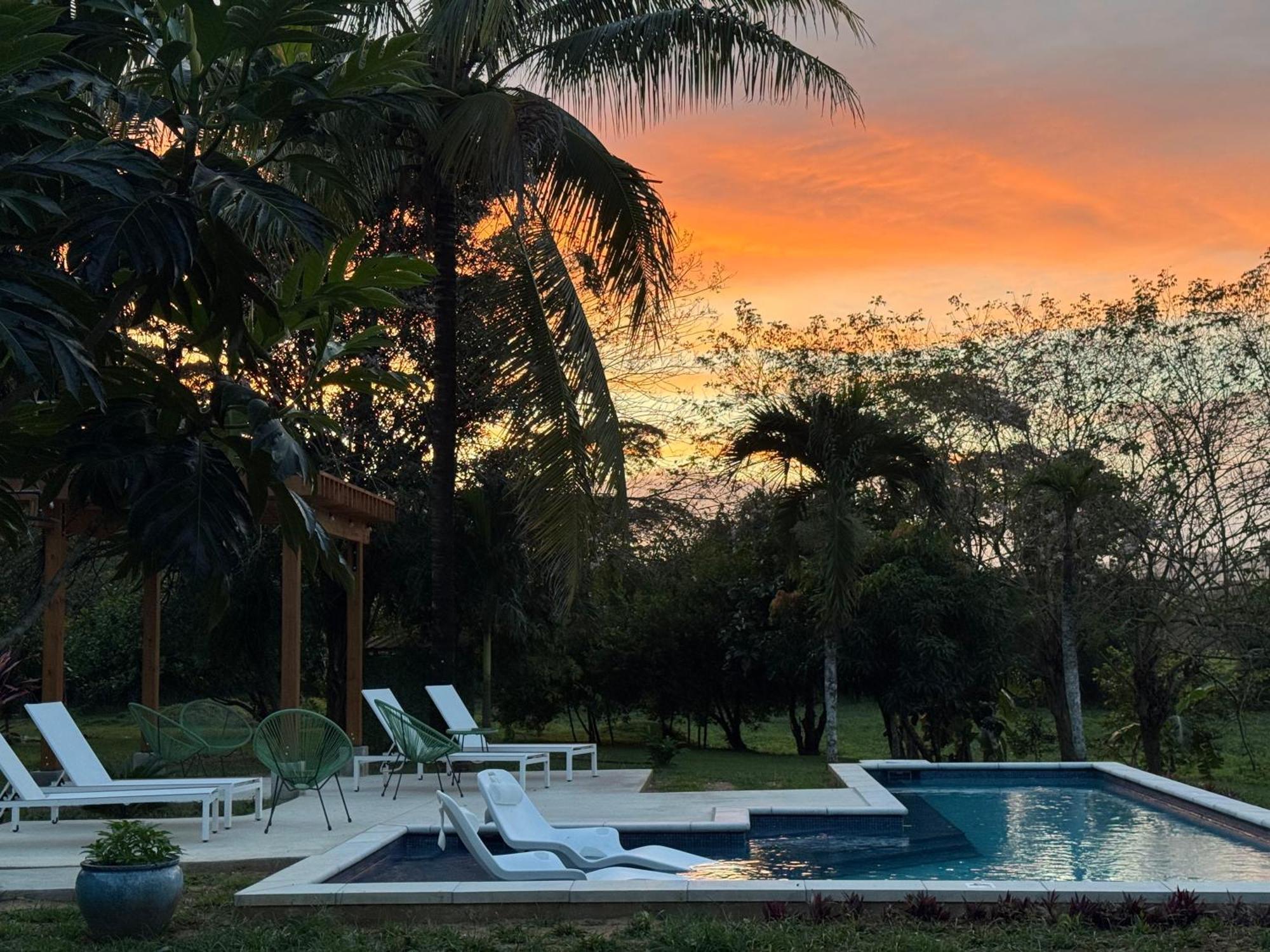 Yumas Riverfront Lodge San Ignacio Bagian luar foto